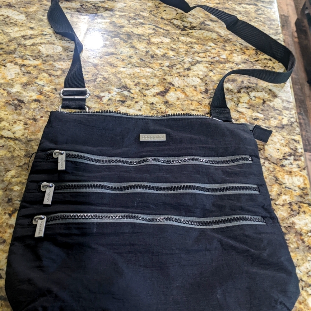 BAGGALLINI CROSSBODY PURSE